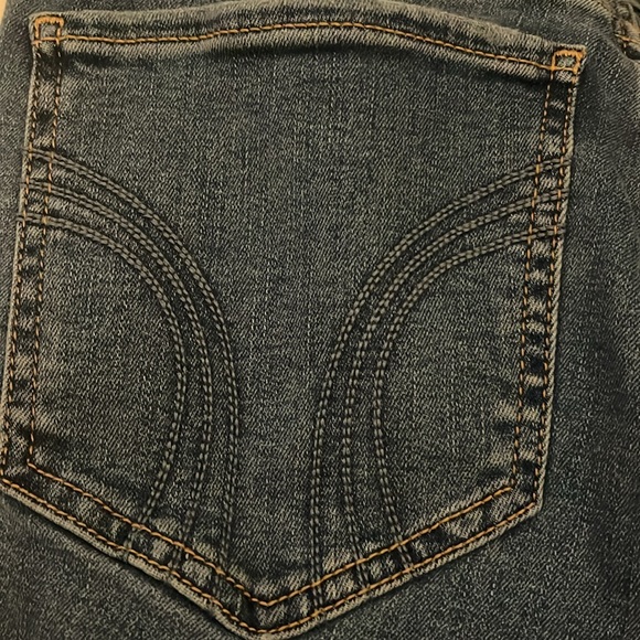 Hollister 13 R Distressed Low-Rise Boot Jeans - Picture 4 of 5